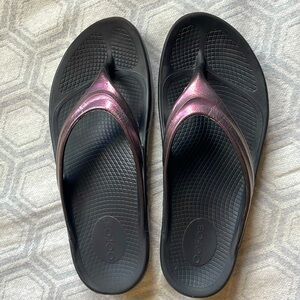 OOFOS Sandals Shoes Recovery “Cabernet”Slip On Sz: 11